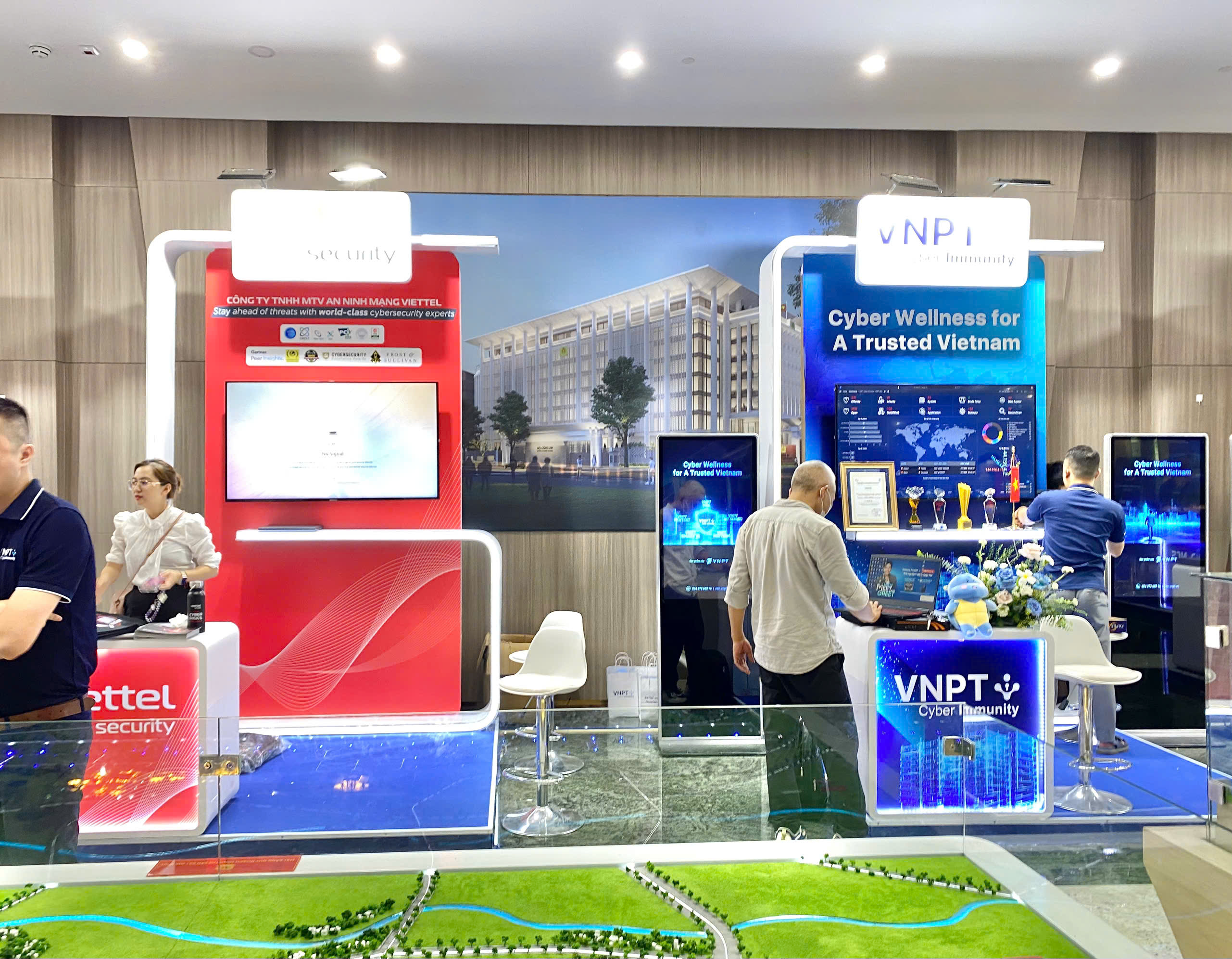 vnpt + viettel&nbsp; (Triển lãm công nghệ 5/8/ 2025)